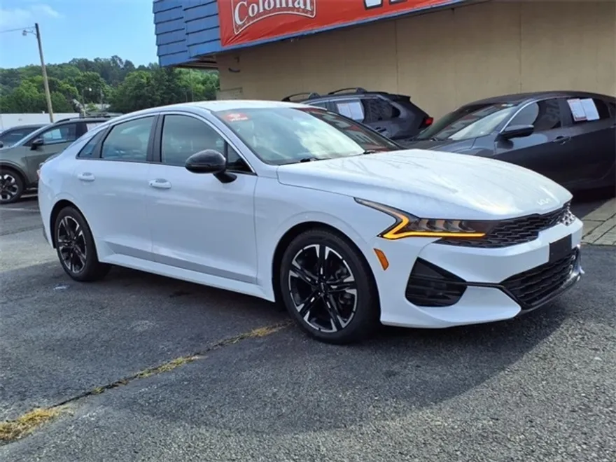 2022 Kia K5 GT-Line photo 1