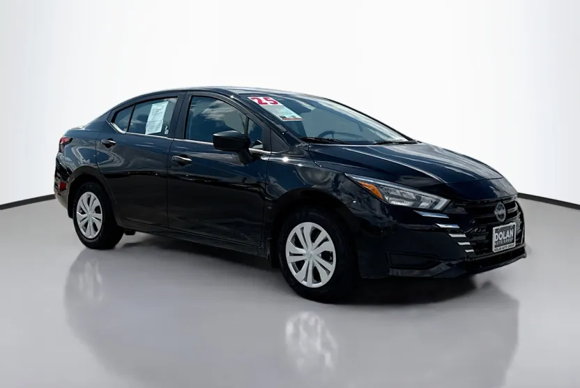 2025 Nissan Versa 1.6 S photo 1