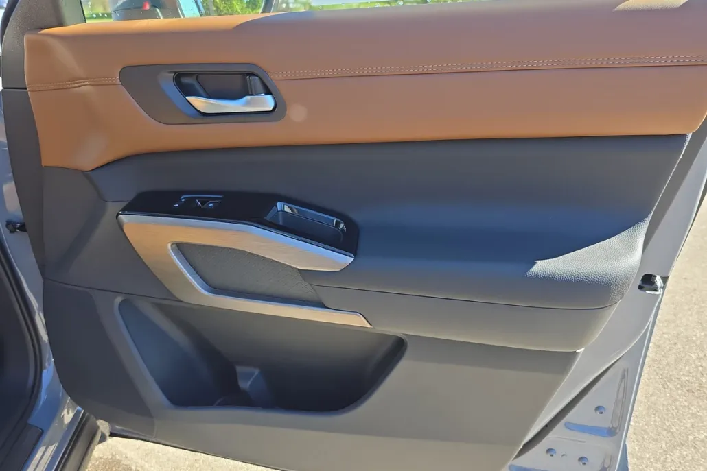 2025 Nissan Pathfinder Platinum photo 1