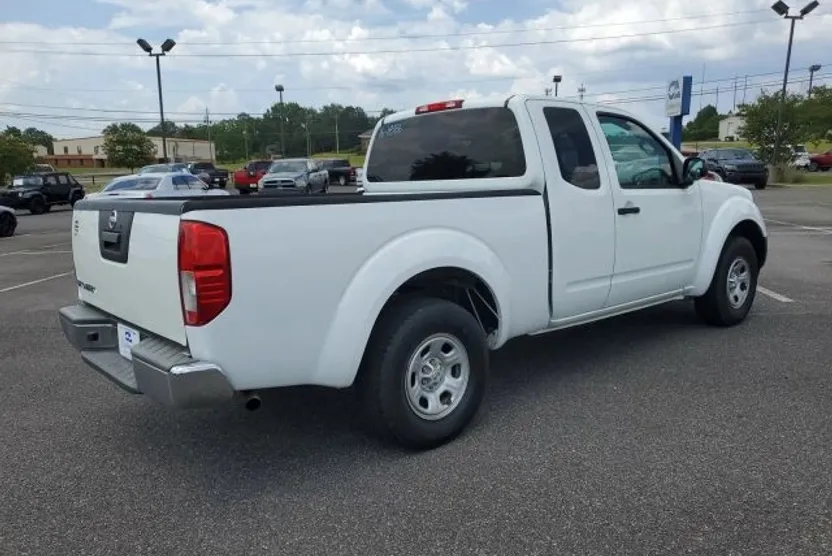 2016 Nissan Frontier S photo 1