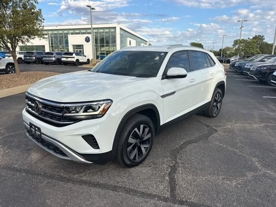 2023 Volkswagen Atlas Cross Sport SE photo 1