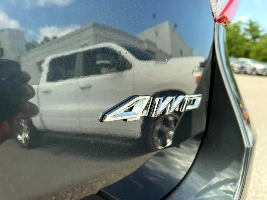 2022 Ford Explorer XLT photo 1
