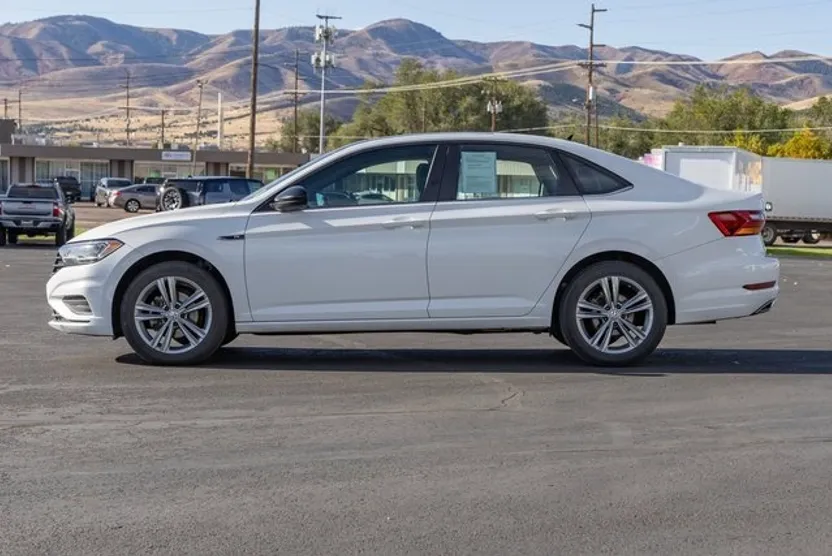 2019 Volkswagen Jetta R-Line photo 1