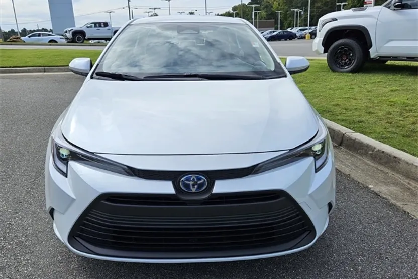 2025 Toyota Corolla Hybrid LE photo 1