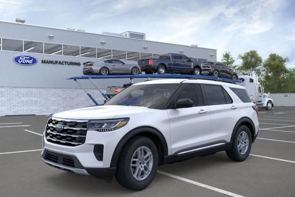 2025 Ford Explorer photo 1