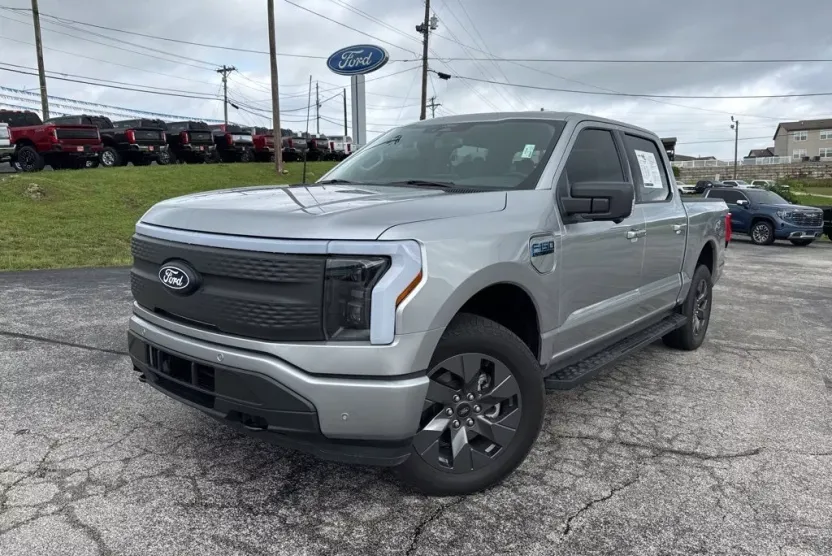 2024 Ford F-150 Lightning photo 1