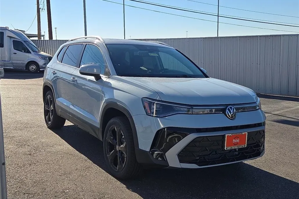 2025 Volkswagen Taos SEL photo 1