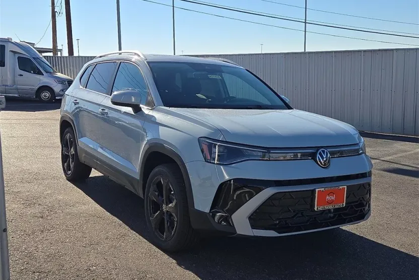 2025 Volkswagen Taos SEL photo 1