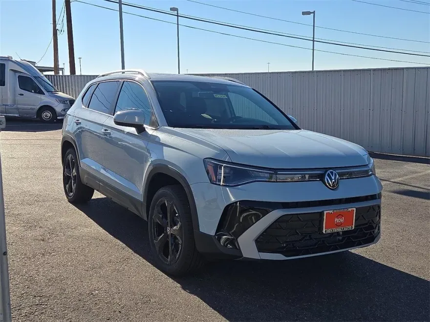 2025 Volkswagen Taos SEL photo 1