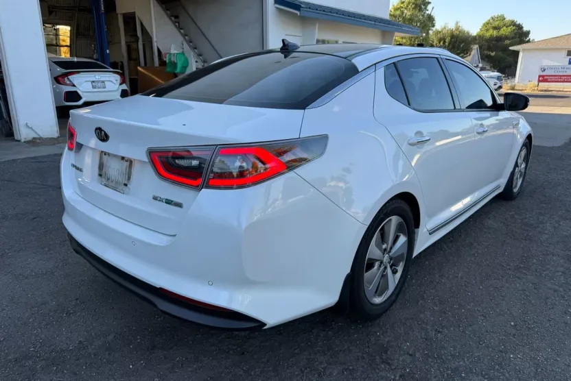2016 Kia Optima Hybrid EX photo 1