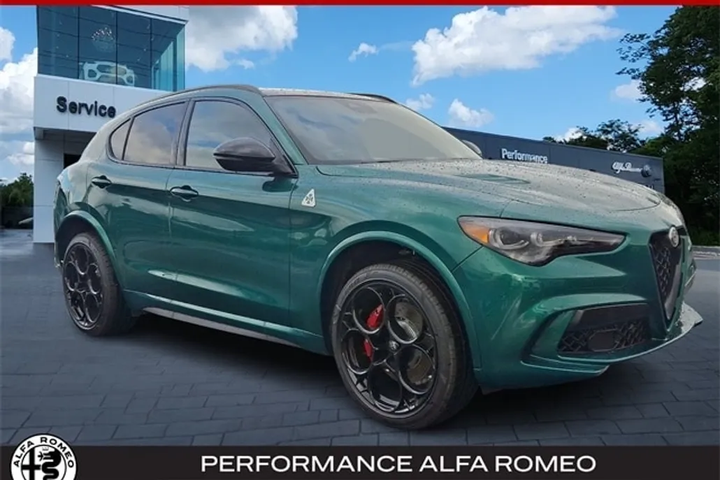 2024 Alfa Romeo Stelvio Quadrifoglio photo 1