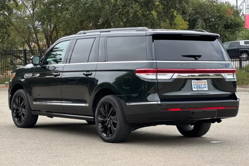 2022 Lincoln Navigator Black Label photo 1