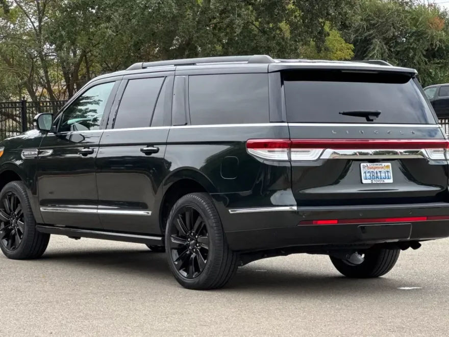 2022 Lincoln Navigator Black Label photo 1