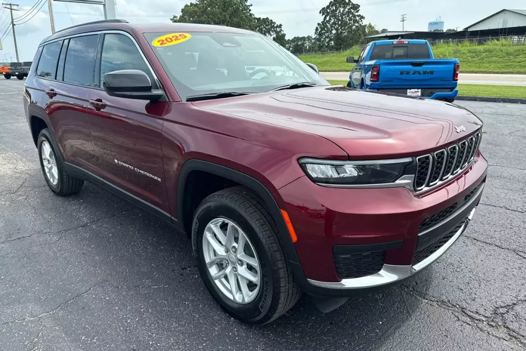 2025 Jeep Grand Cherokee Laredo X photo 1