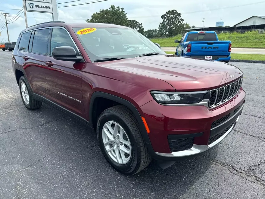 2025 Jeep Grand Cherokee Laredo X photo 1