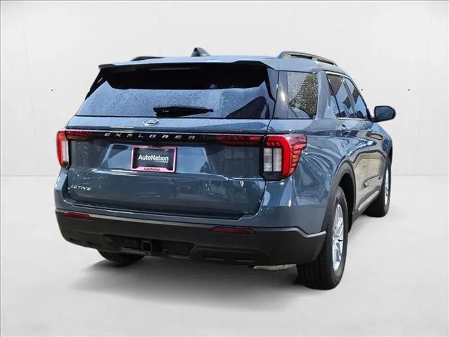 2025 Ford Explorer photo 1