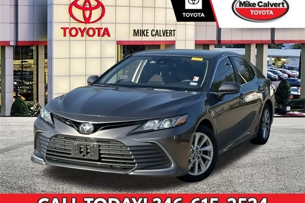 2023 Toyota Camry LE photo 1