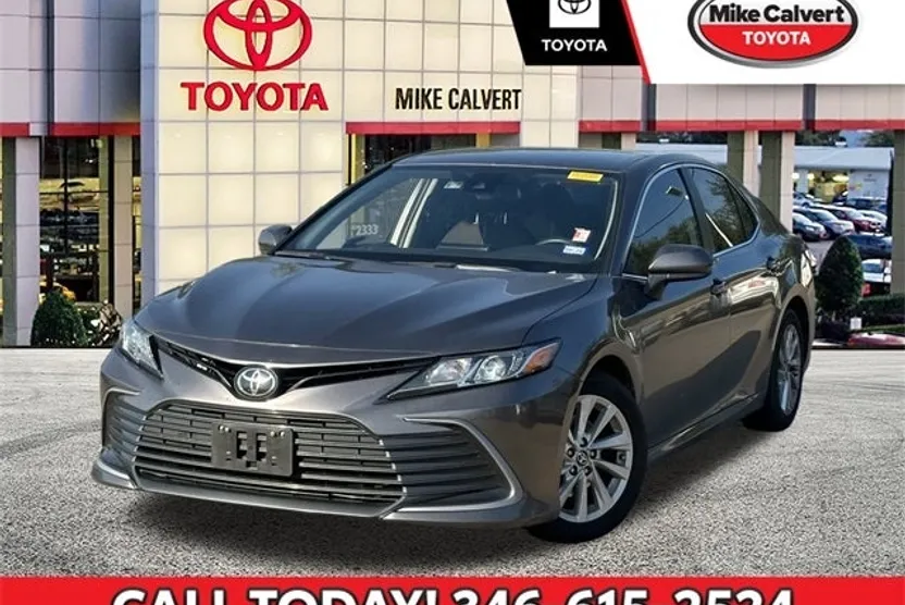 2023 Toyota Camry LE photo 1
