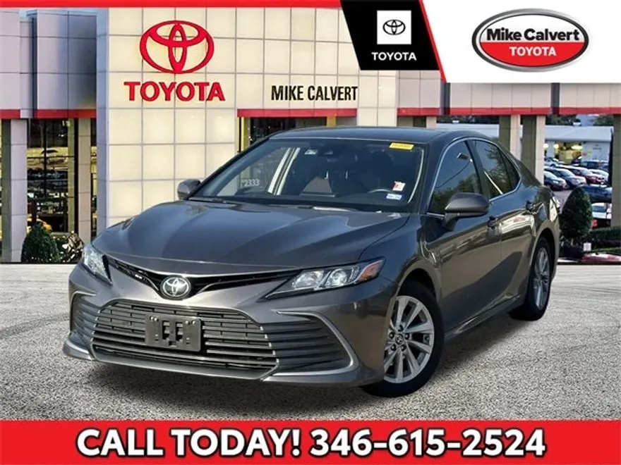 2023 Toyota Camry LE photo 1
