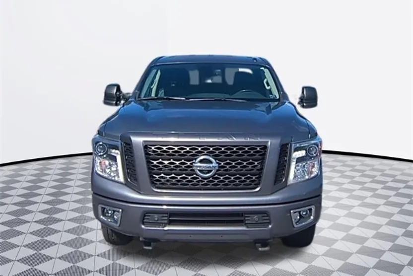 2018 Nissan Titan PRO-4X photo 1