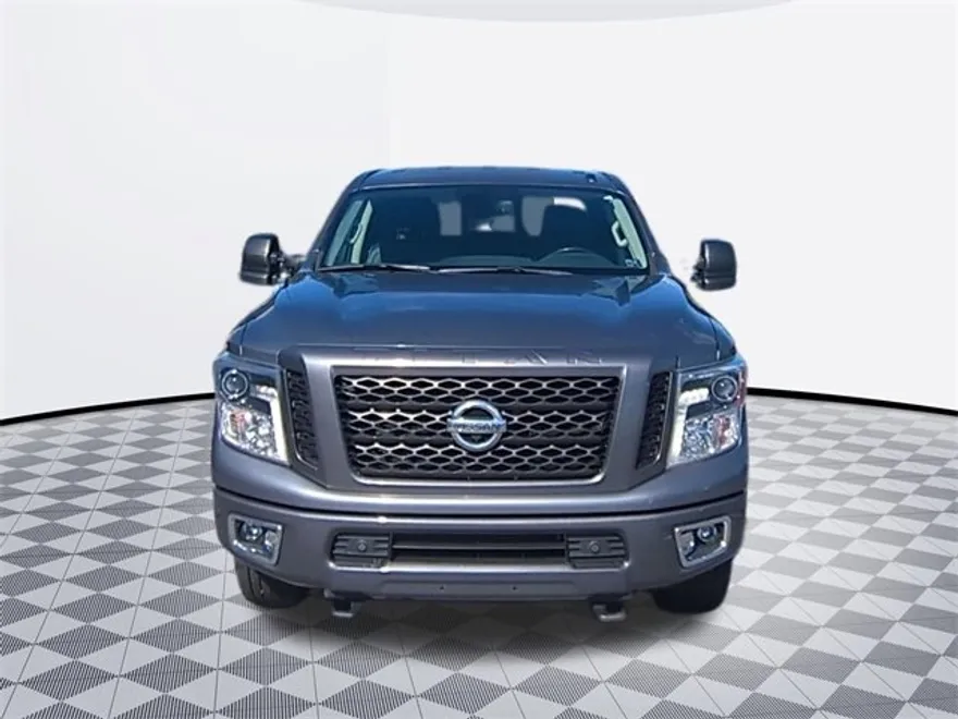 2018 Nissan Titan PRO-4X photo 1