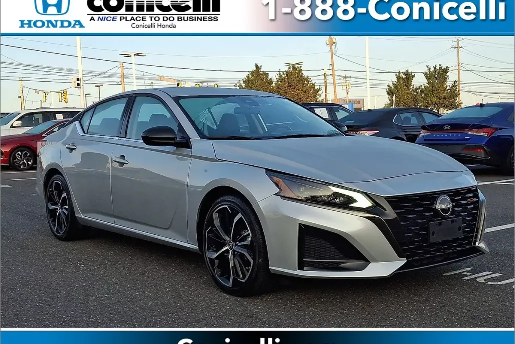 2024 Nissan Altima 2.5 SR photo 1