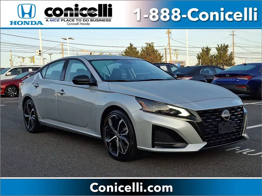 2024 Nissan Altima 2.5 SR photo 1