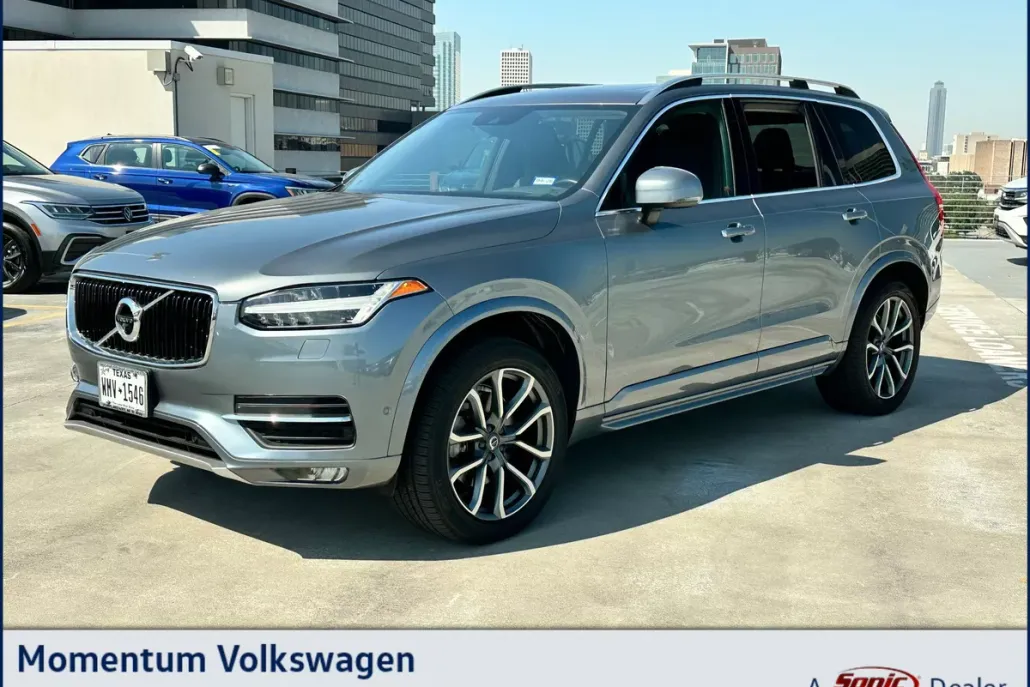 2017 Volvo XC90 T6 AWD Momentum photo 1