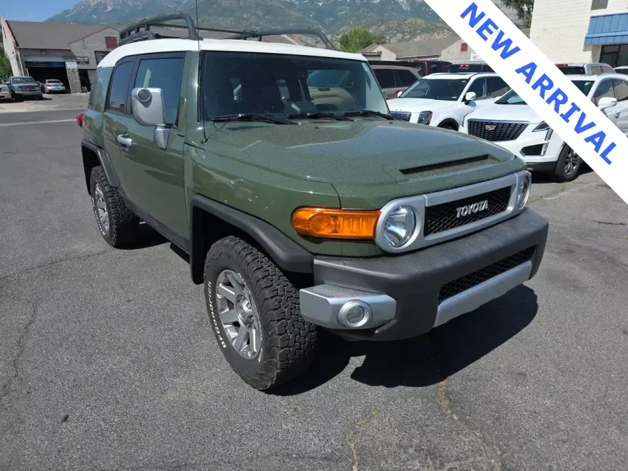 2014 Toyota FJ Cruiser Base photo 1