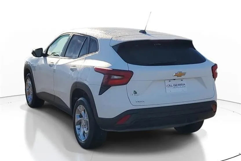 2025 Chevrolet Trax LS photo 1