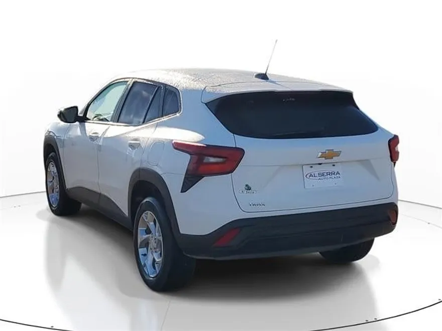 2025 Chevrolet Trax LS photo 1