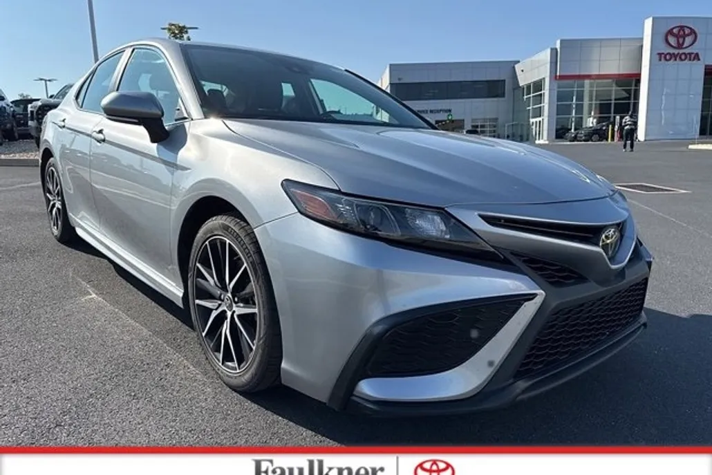 2023 Toyota Camry SE photo 1