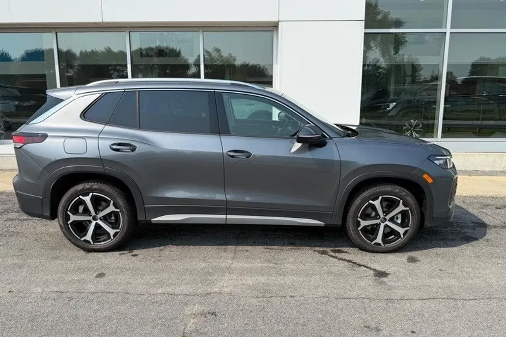 2025 Volkswagen Tiguan SE photo 1