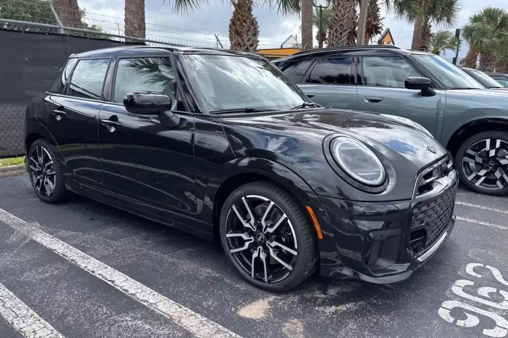 2026 Mini Cooper 4 Door Hardtop S Iconic photo 1