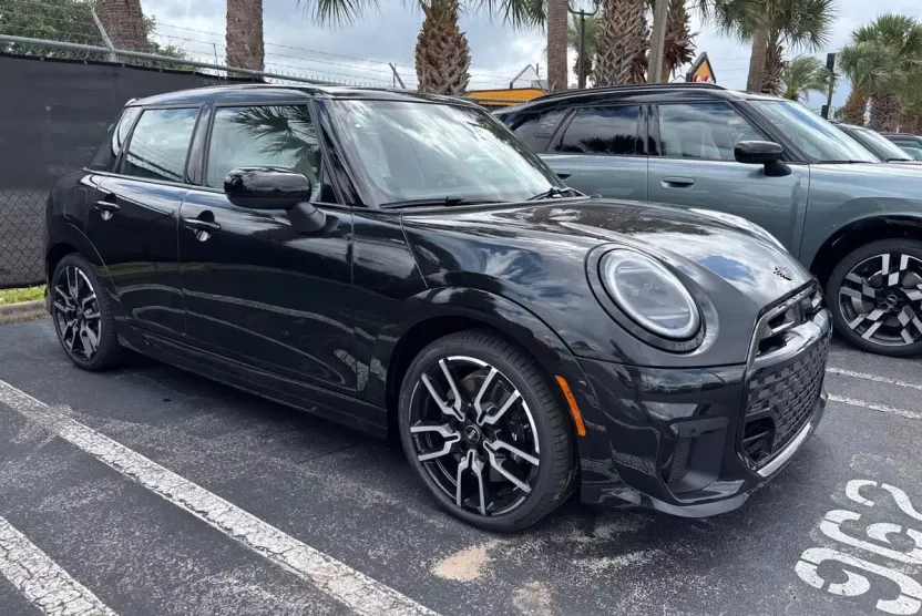 2026 Mini Cooper 4 Door Hardtop S Iconic photo 1