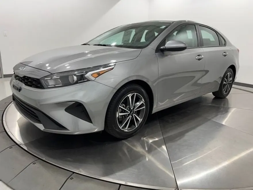 2023 Kia Forte LXS photo 1
