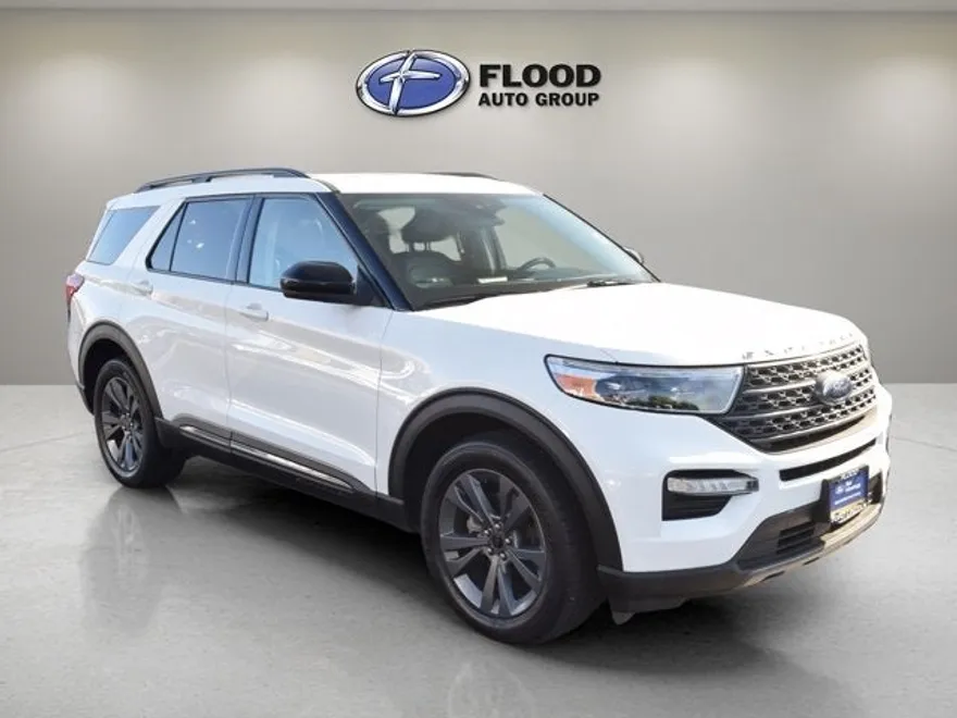 2022 Ford Explorer XLT photo 1