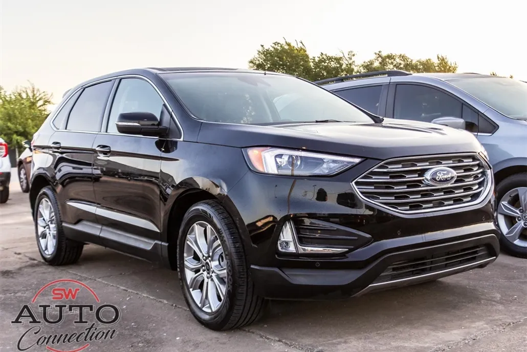 2024 Ford Edge Titanium photo 1