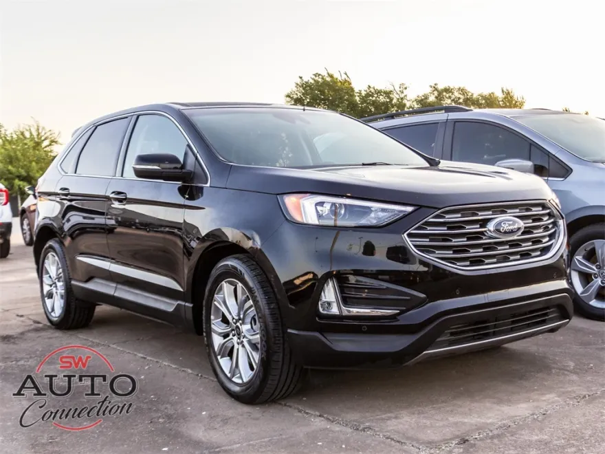 2024 Ford Edge Titanium photo 1