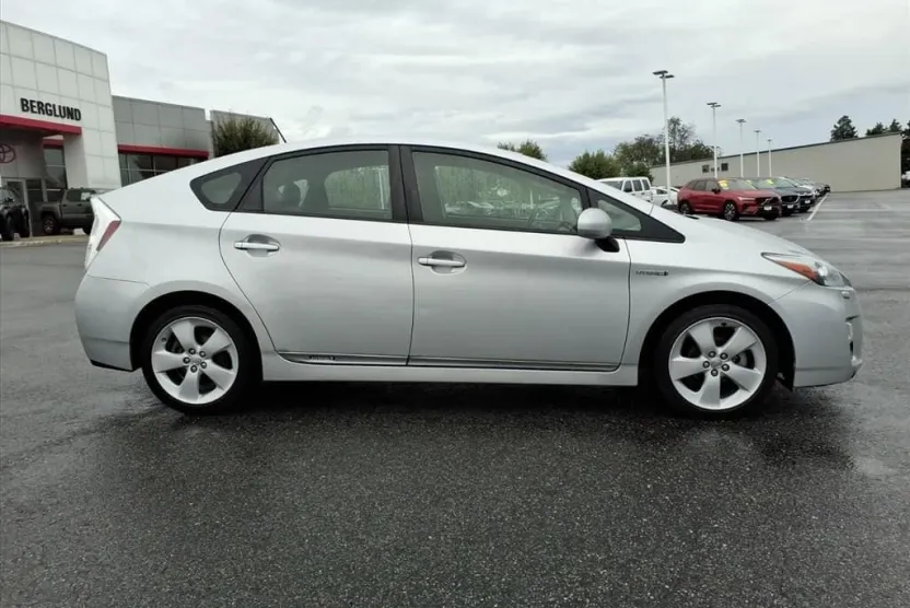 2011 Toyota Prius V photo 1