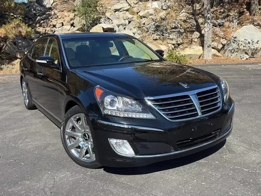 2012 Hyundai Equus Signature photo 1