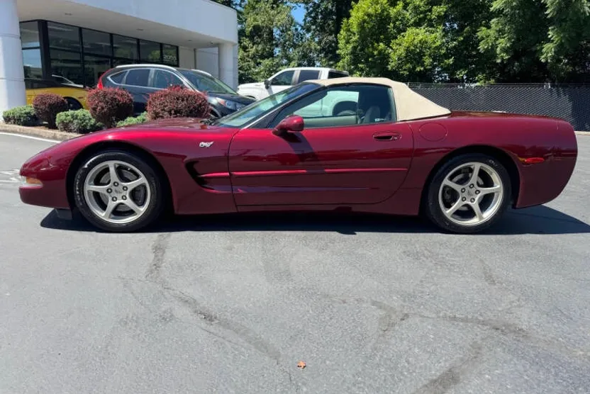 2003 Chevrolet Corvette photo 1