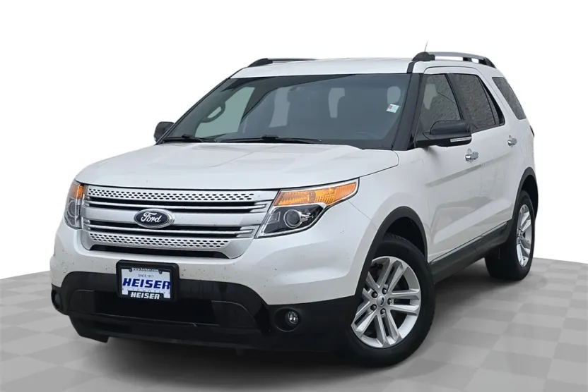 2015 Ford Explorer XLT photo 1