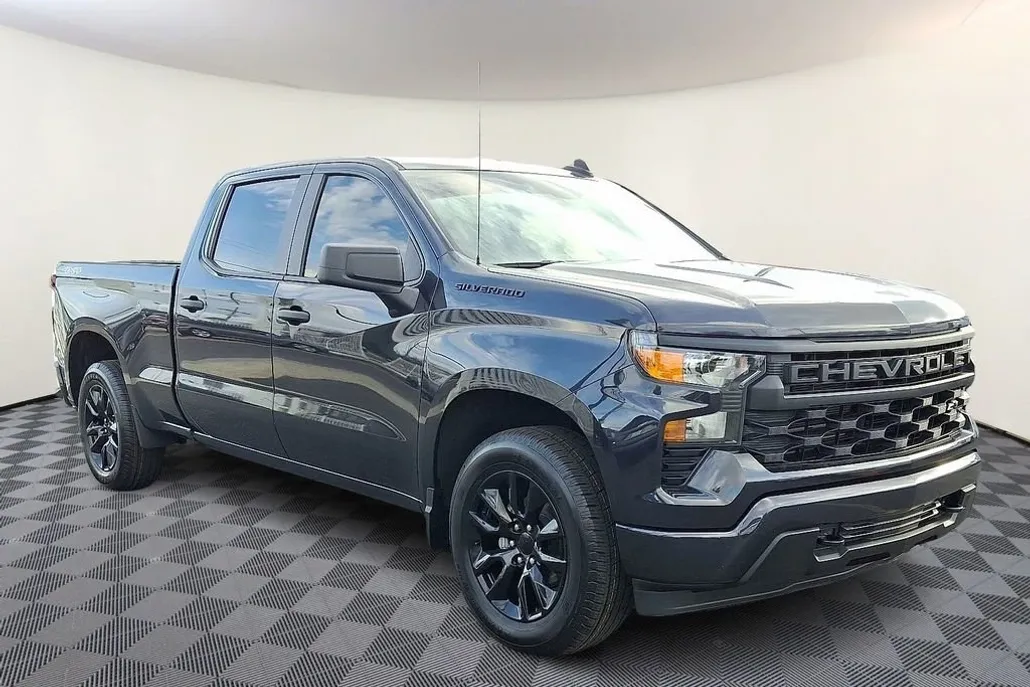 2022 Chevrolet Silverado 1500 Custom photo 1
