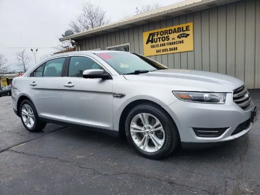 2018 Ford Taurus SEL photo 1