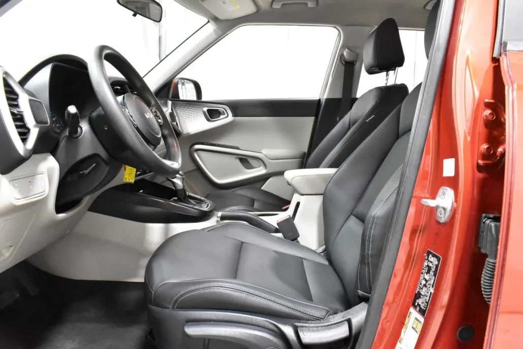 2022 Kia Soul LX photo 1