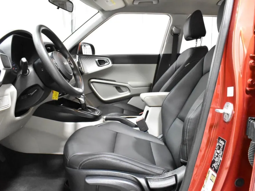 2022 Kia Soul LX photo 1