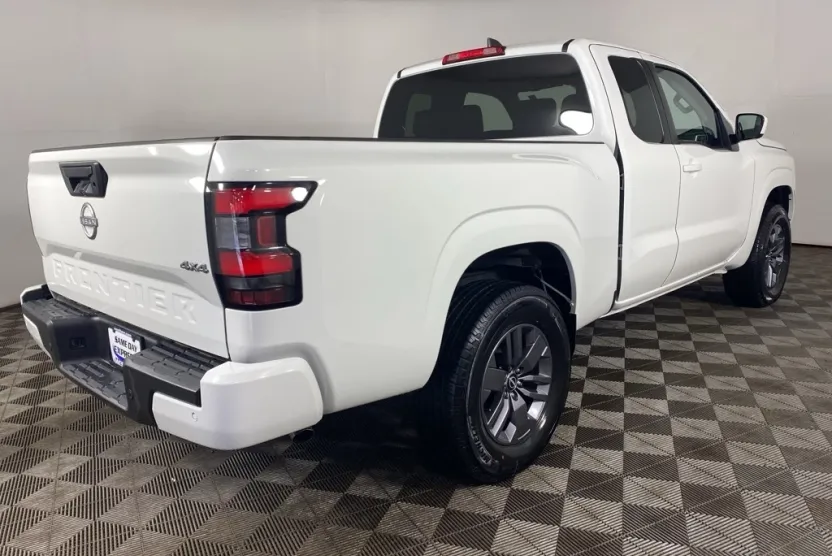 2025 Nissan Frontier SV photo 1