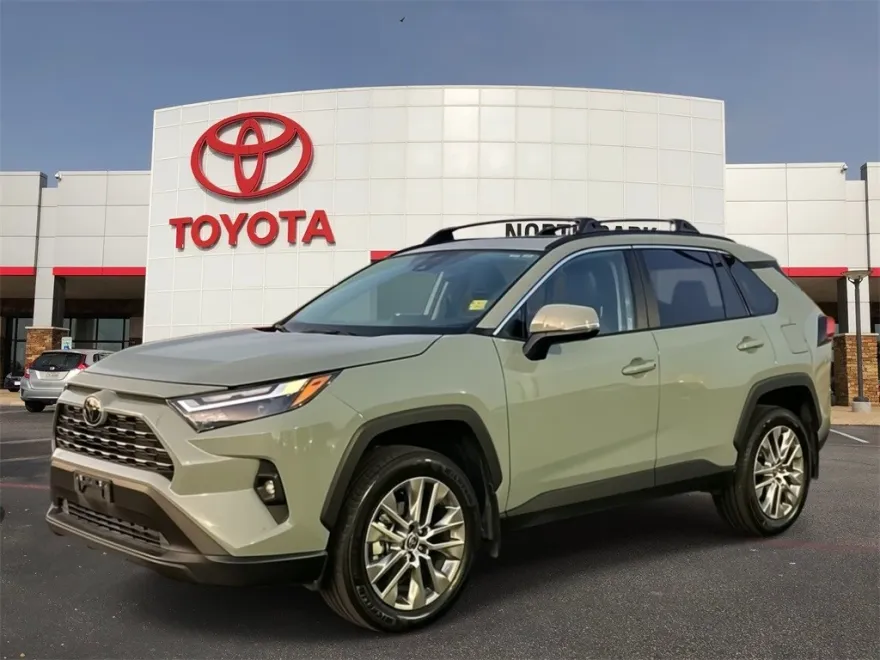 2023 Toyota RAV4 XLE Premium photo 1