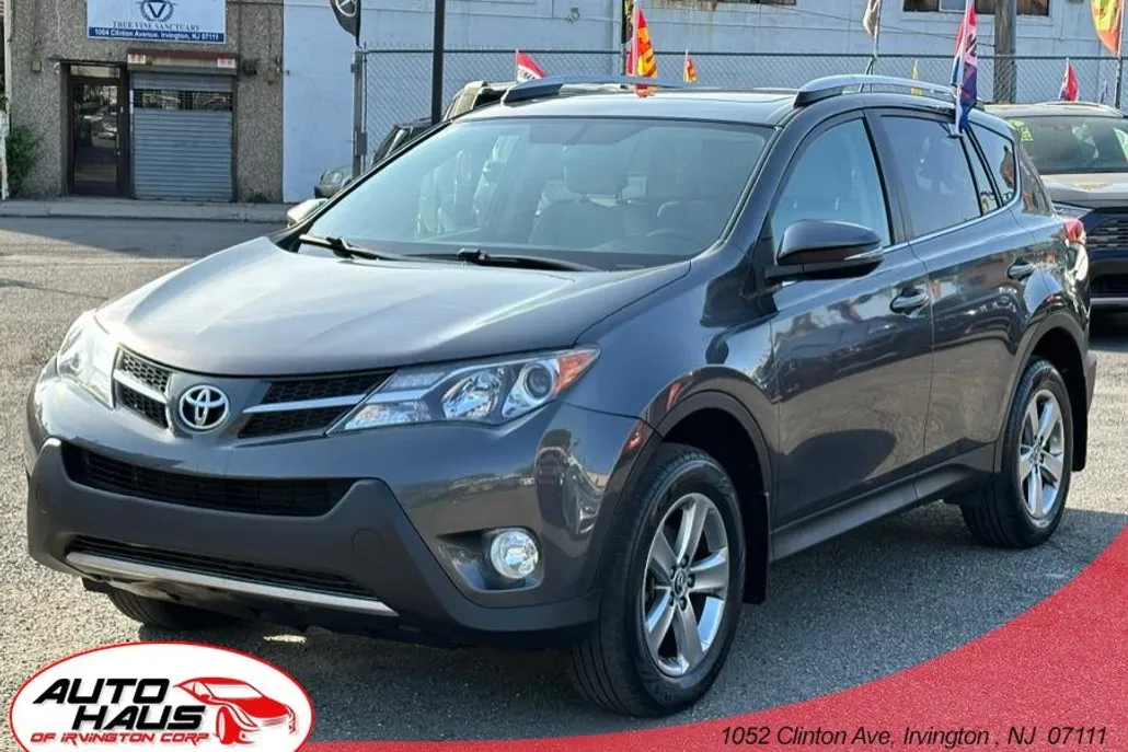 2015 Toyota RAV4 XLE photo 1